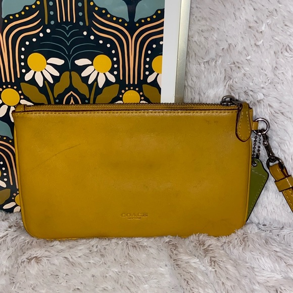 COACH RARE WOOLLY MAMMOTH WRISTLET EUC - Picture 2 of 15